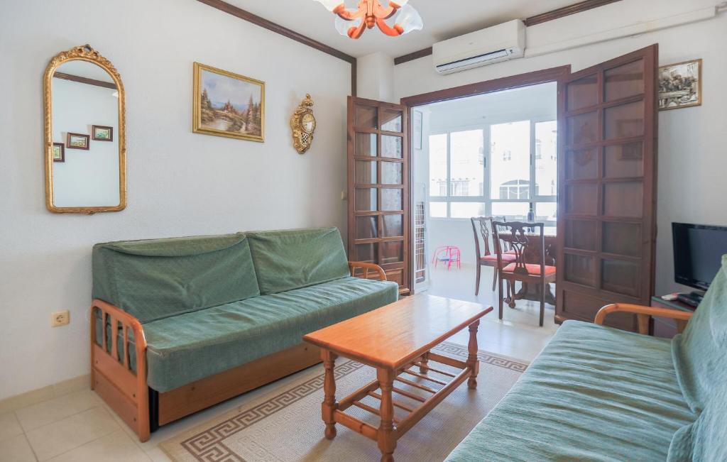 Gorgeous Apartment In Torrevieja - 5