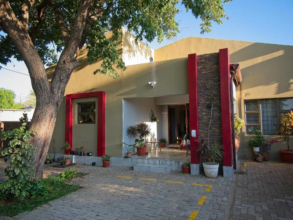 Punkinheads Guesthouse, hotel in Kasane