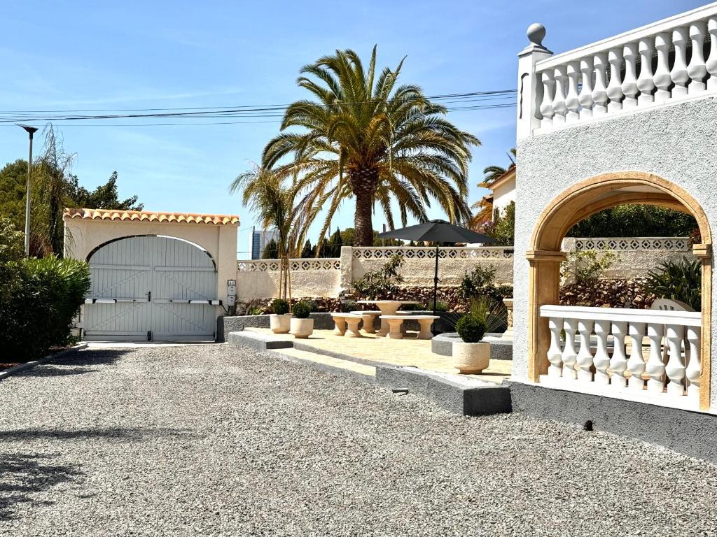 SUNNY Apartment in a Cosy Villa with shared swimming pool - 2