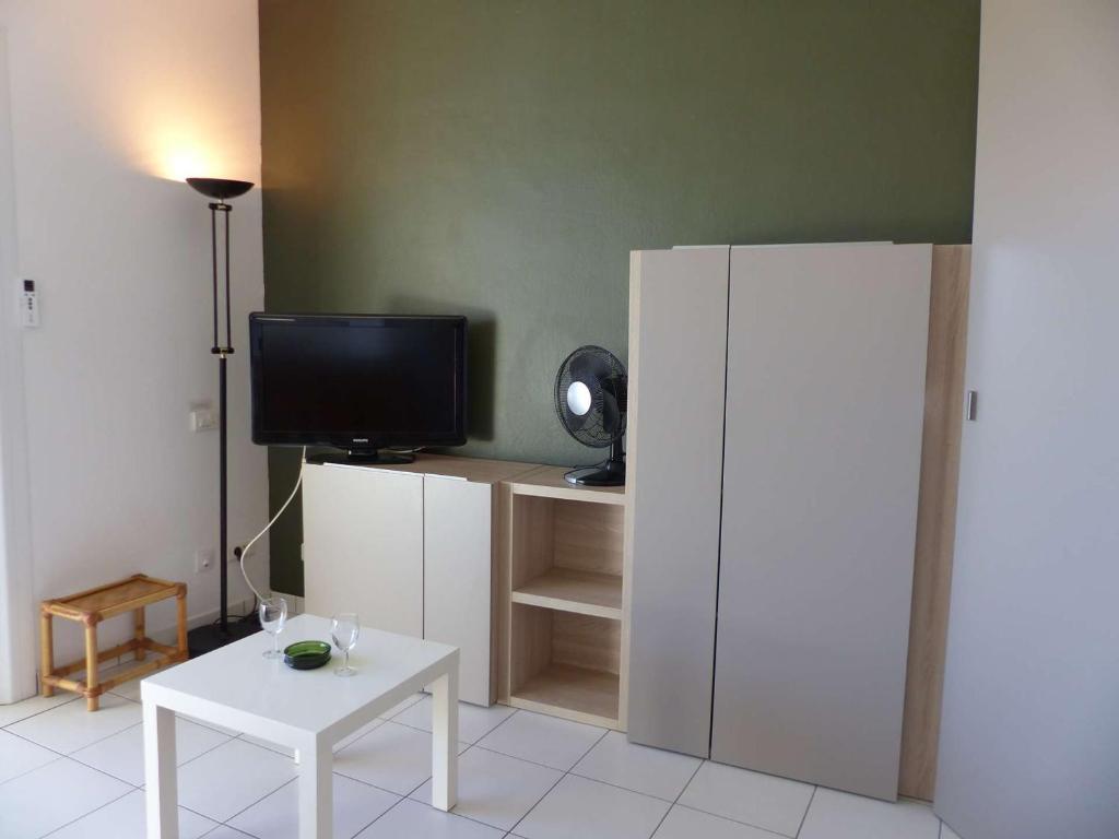 Appartement T2 au Lavandou avec Parking et Terrasse Vue Mer - FR-1-308-197 - 4