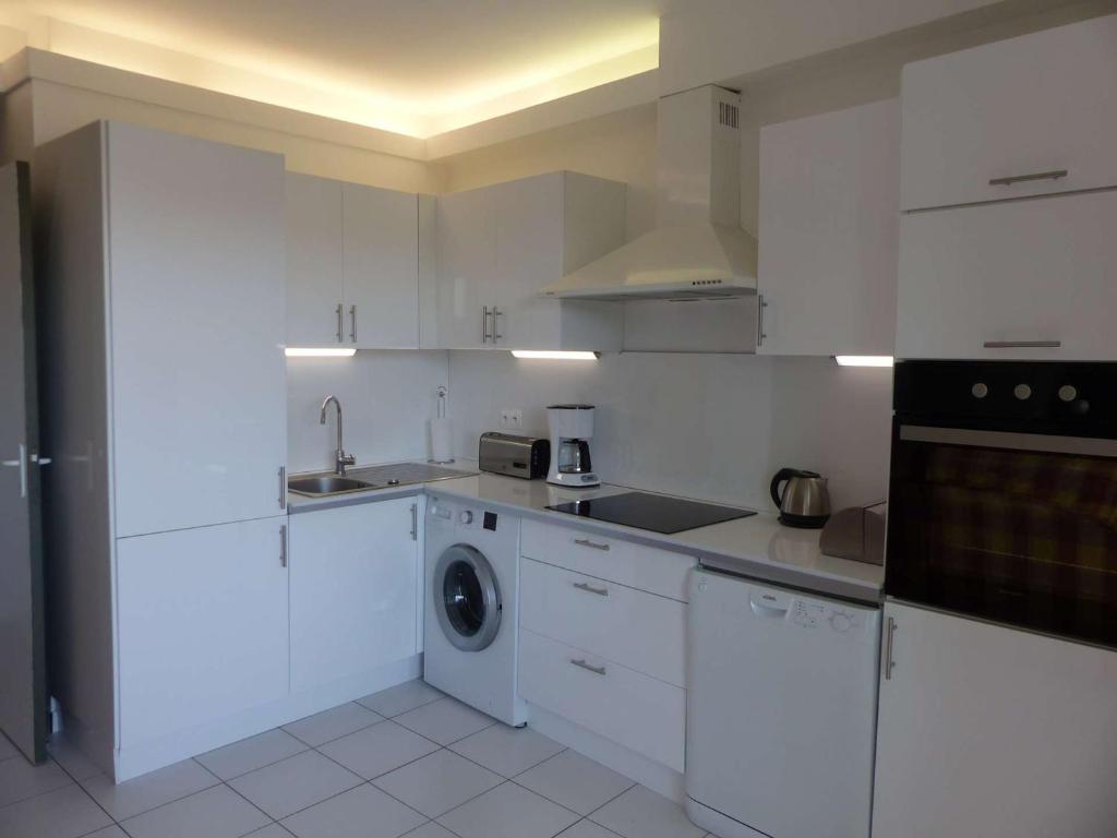 Appartement T2 au Lavandou avec Parking et Terrasse Vue Mer - FR-1-308-197 - 5