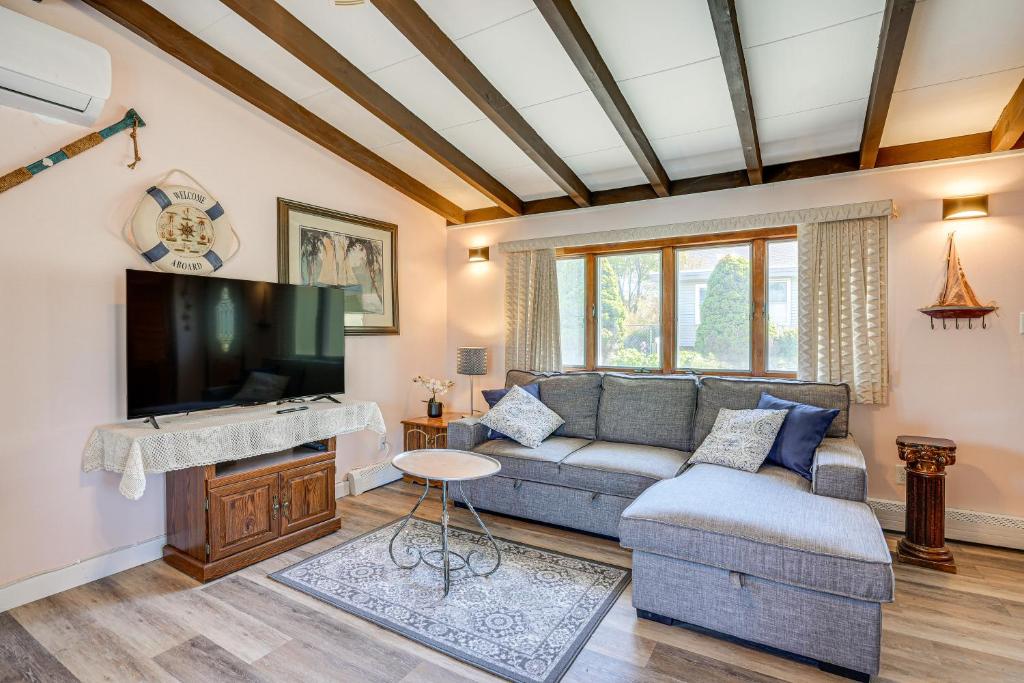 Massachusetts Abode with Deck and Grill Near Beaches!, Gloucester