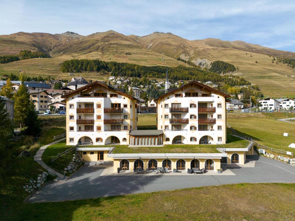 2. Hotel Al..