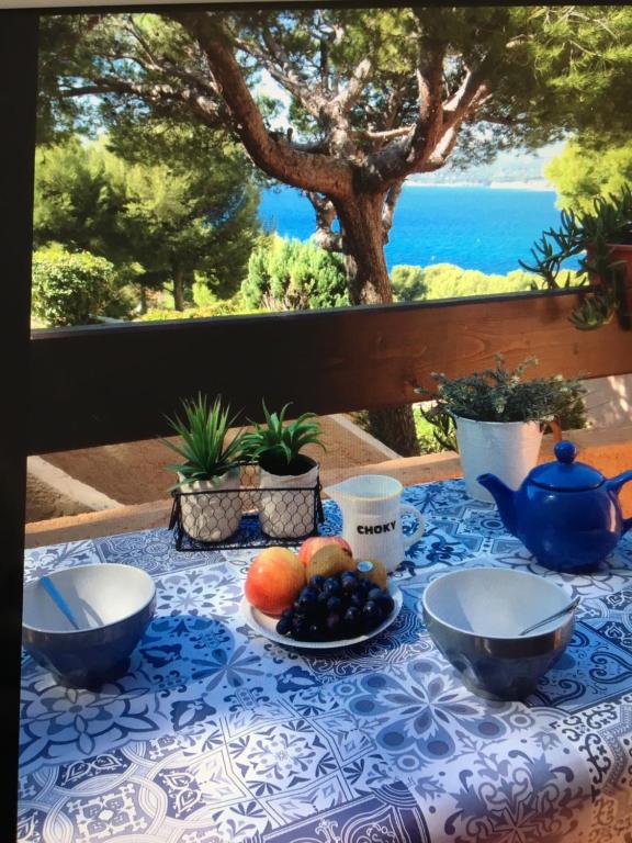 T2 vue Mer avec balcon, climatisé, piscine, Saint-Cyr-sur-Mer