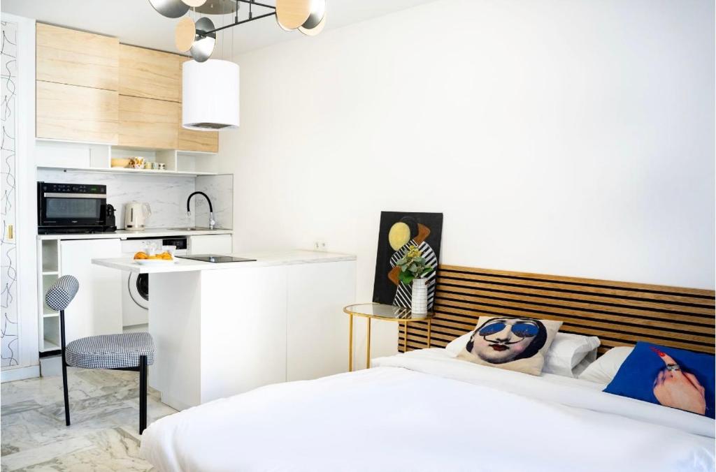 Majestic Apartment - 1