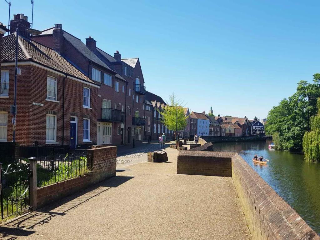 Quayside Property 3br 6 Beds & Onsite Parking, Norwich