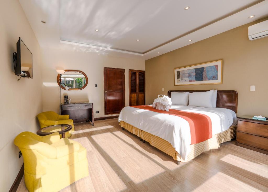 โรงแรมซานการ์โลส (Hotel San Carlos)