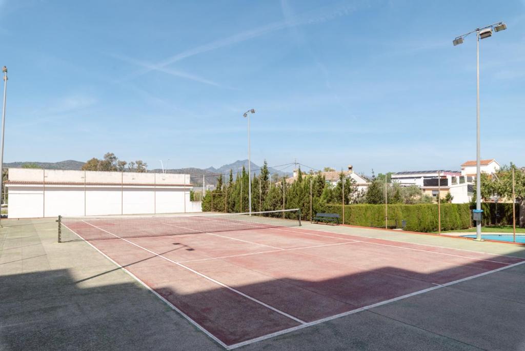 Bright 2 Bed Apartment with pool - Solo Familias - 5