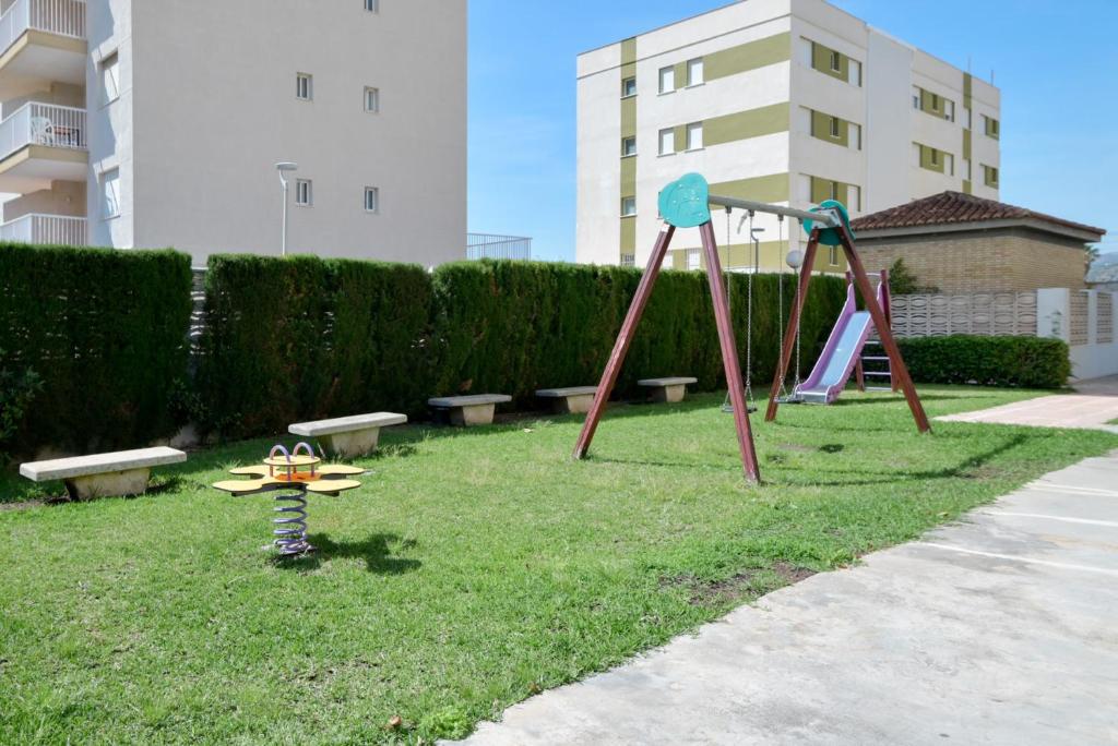 Bright 2 Bed Apartment with pool - Solo Familias - 4