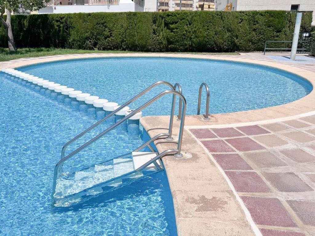 Bright 2 Bed Apartment with pool - Solo Familias - 1