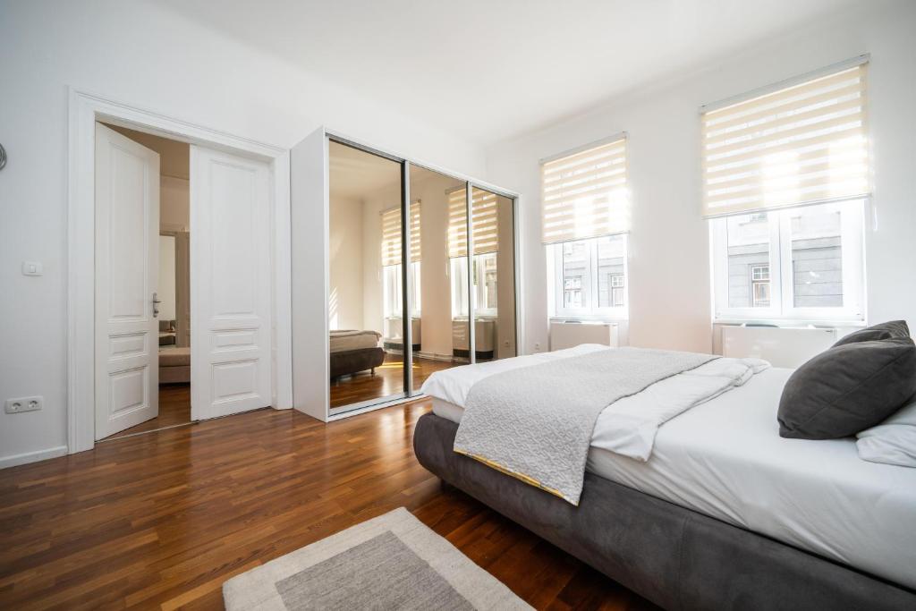 Design 2BDR Apartment - Main Street - 5