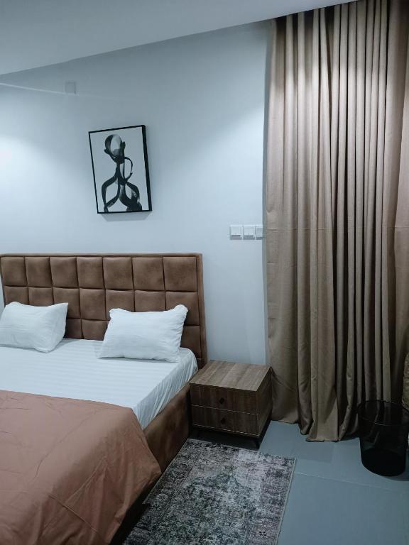 Sommy's place 5, Abudža