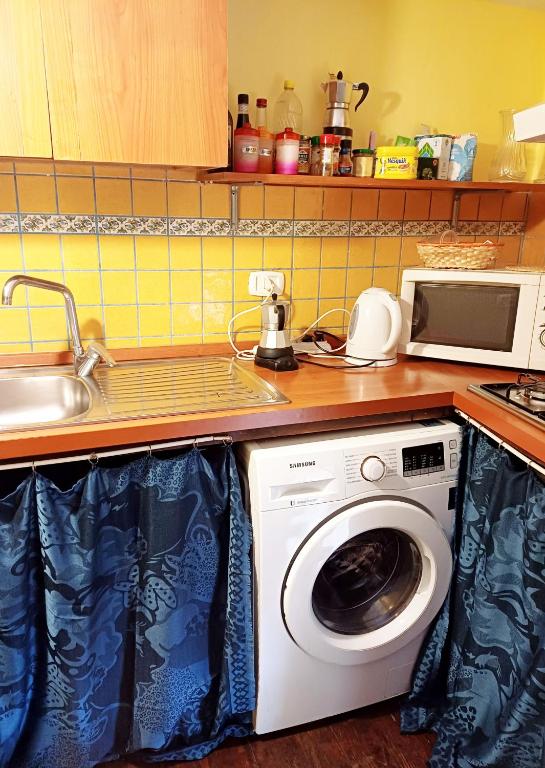 GoldenCube Guest House