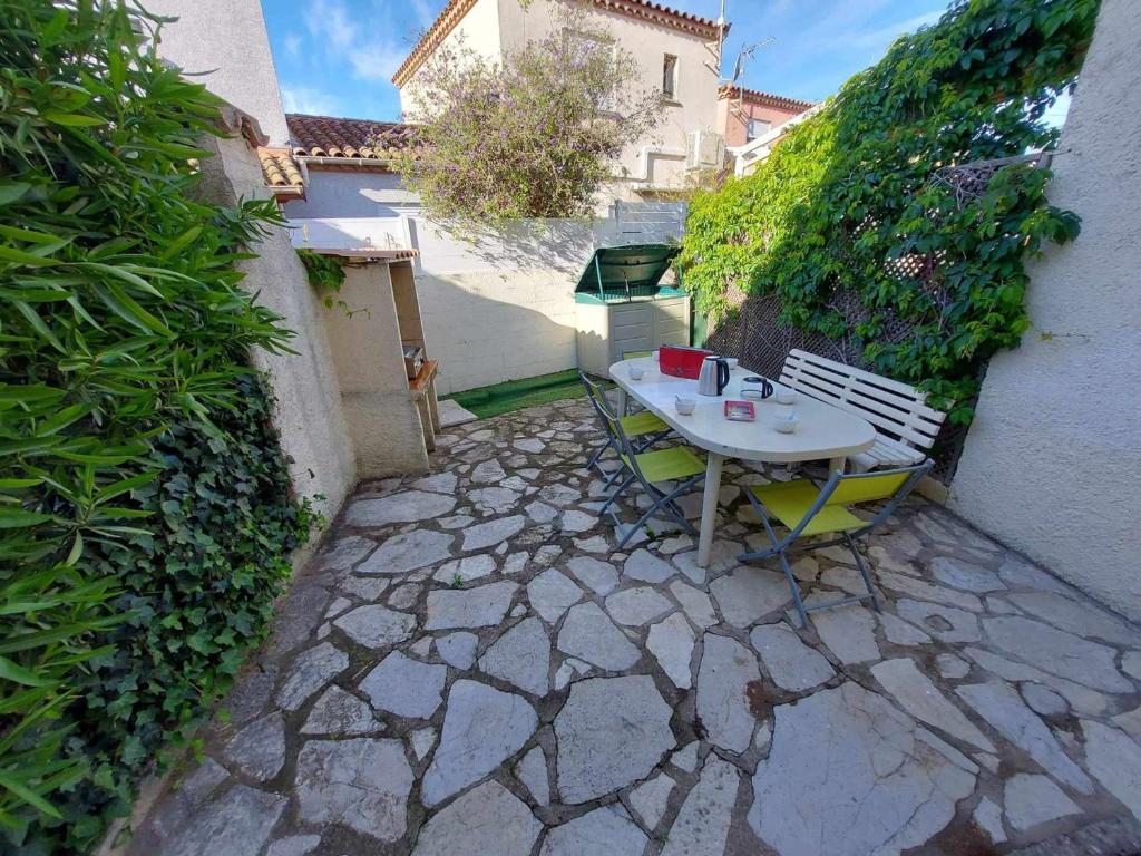 Maison climatisée rénovée 2 pièces, 2 cabines avec terrasses à 500m de la plage, parking inclus - 4
