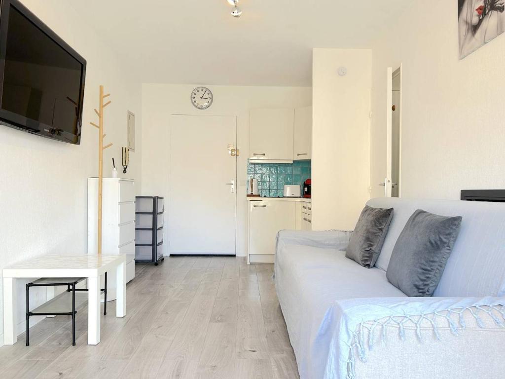 Appartement Climatisé 2 Pièces + Coin Nuit, Proche Plage et Commerces, 4 Couchages, Le Lavandou - FR-1-251-829 - 2