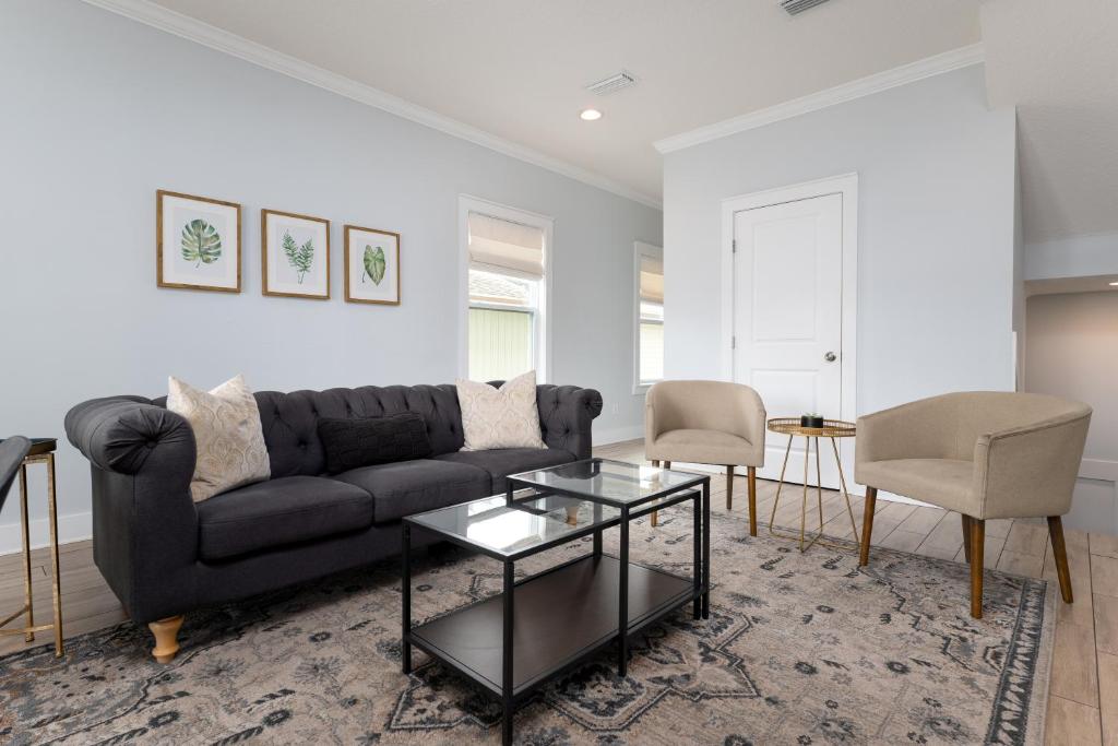 Be A Nomad - Balcony peekaboo - Home for reunions, Jacksonville Beach