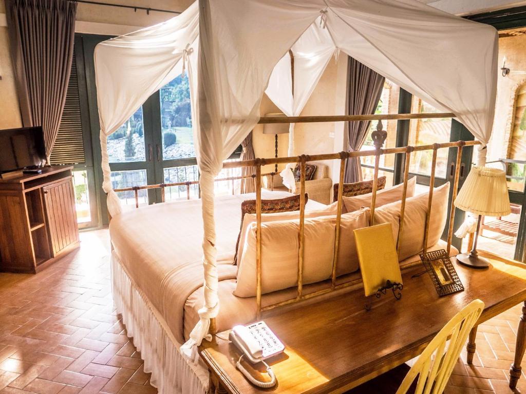 Swimming pool, La Toscana Resort in Ratchaburi