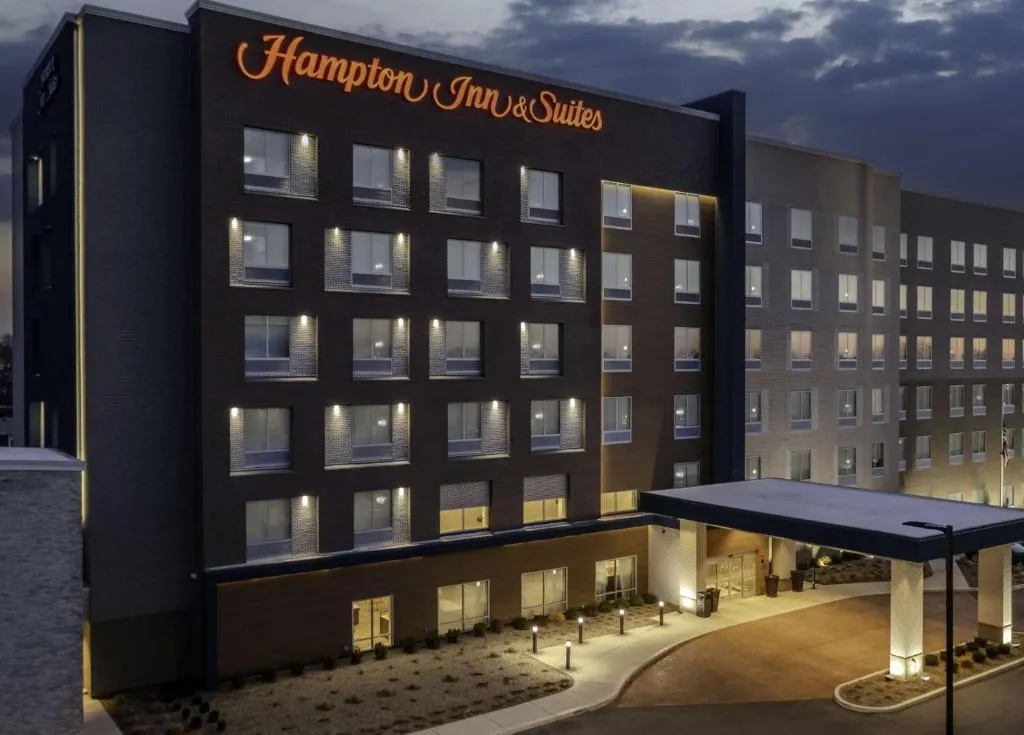 Hampton Inn & Suites Indianapolis West Speedway，位于印第安纳波利斯的酒店