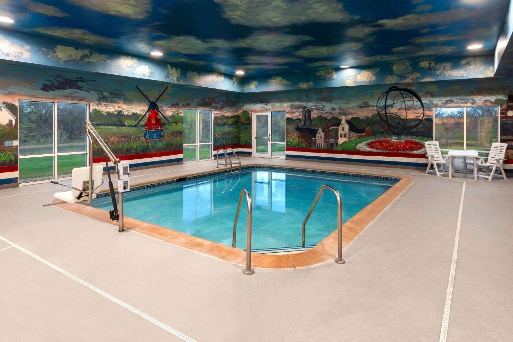 Links Bos Landen 수영장