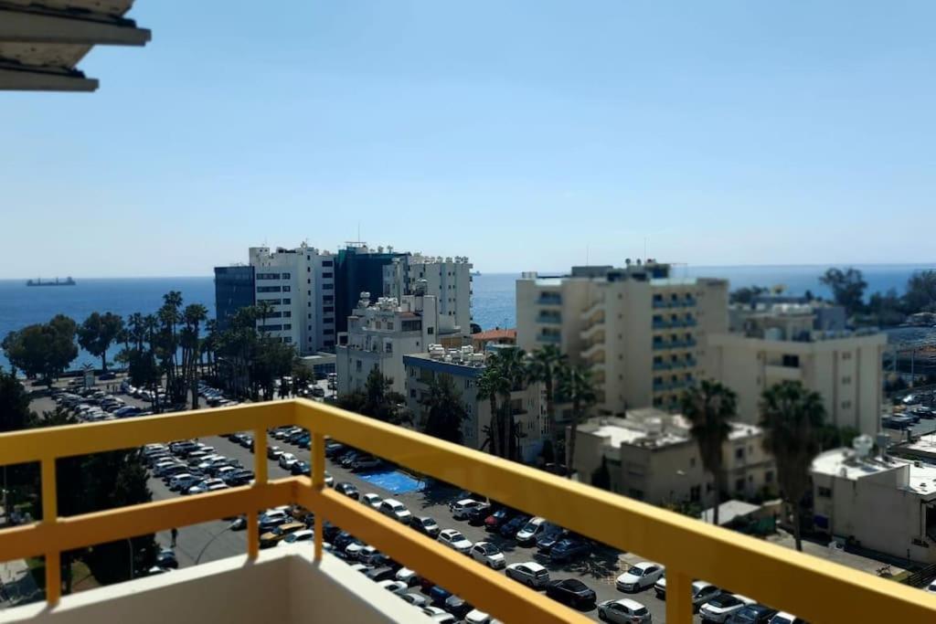 Balcony Sea View Whole Apt, Minutes To Beach, Limassol