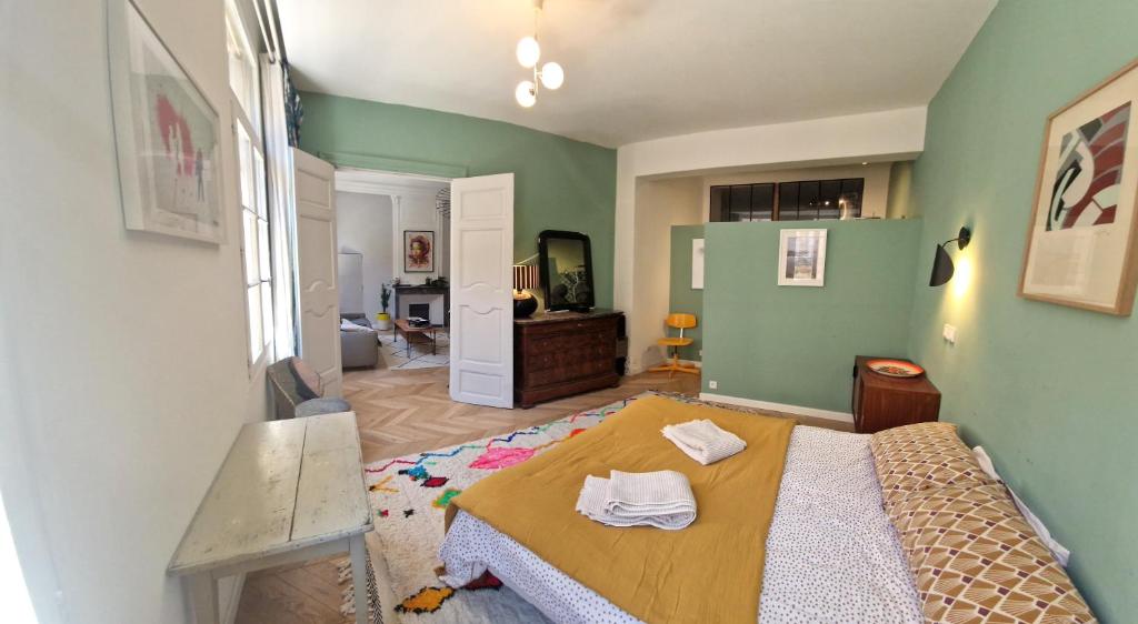 Grand appartement Cours Mirabeau, Aix-en-Provence