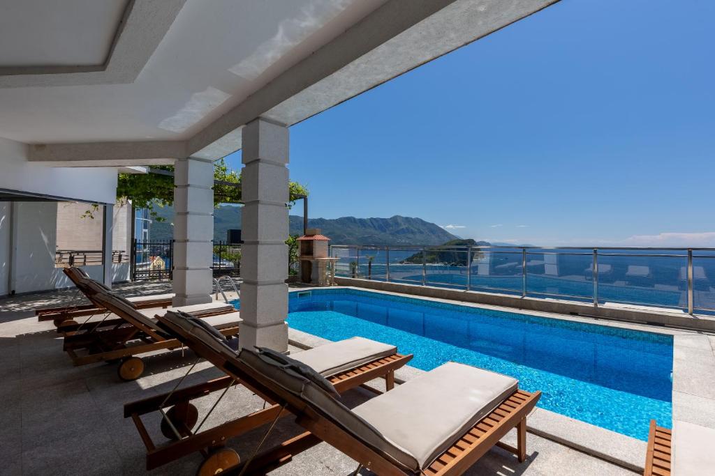 Private swimming pool three-story apartment with a superb view - 1