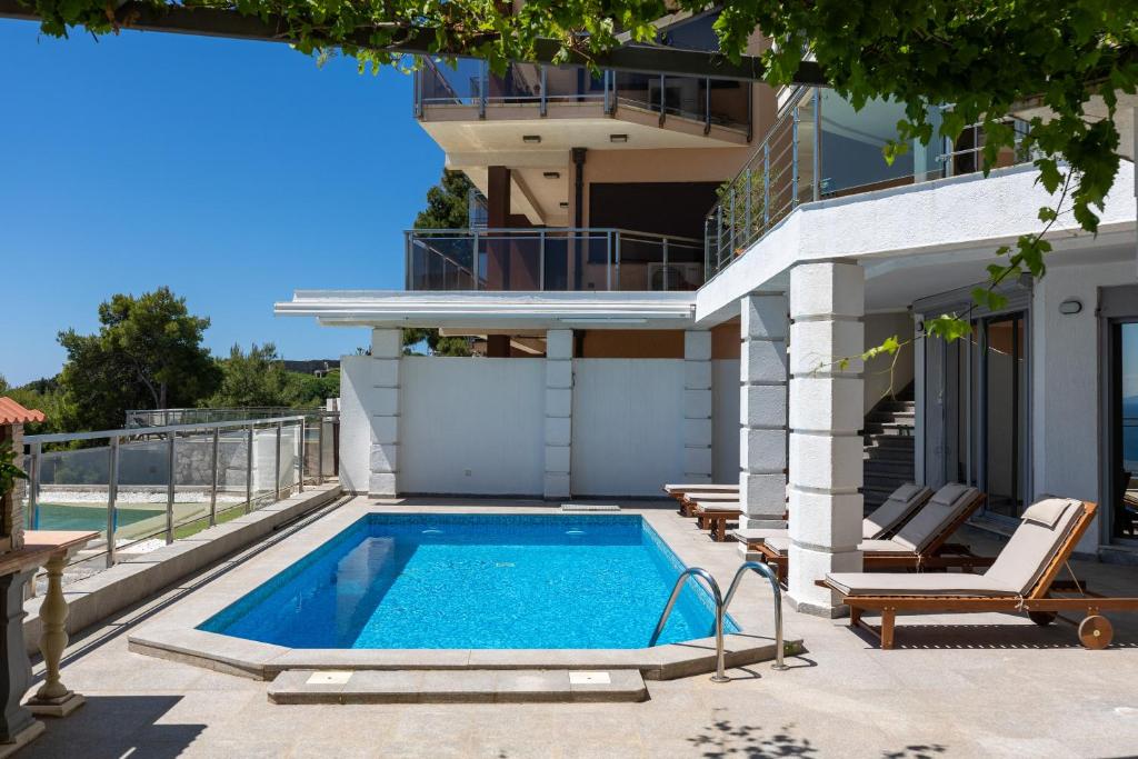 Private swimming pool three-story apartment with a superb view - 4