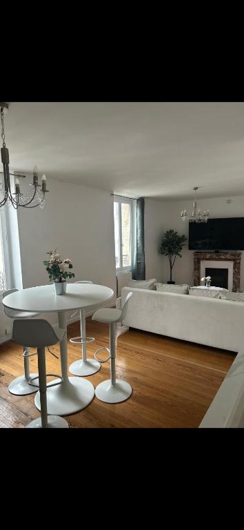 Appartement T2 plein centre - 2