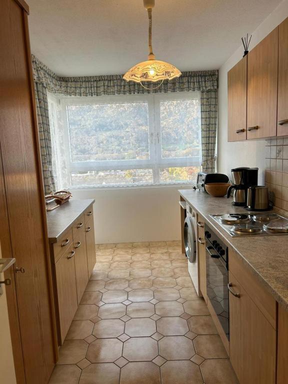 98, Bergblick, 2 Schlafzimmer, Dusche , WC, Küche, Wohnzimmer - 3