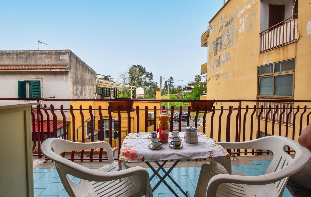 2 Bedroom Stunning Apartment In Mascali - 2