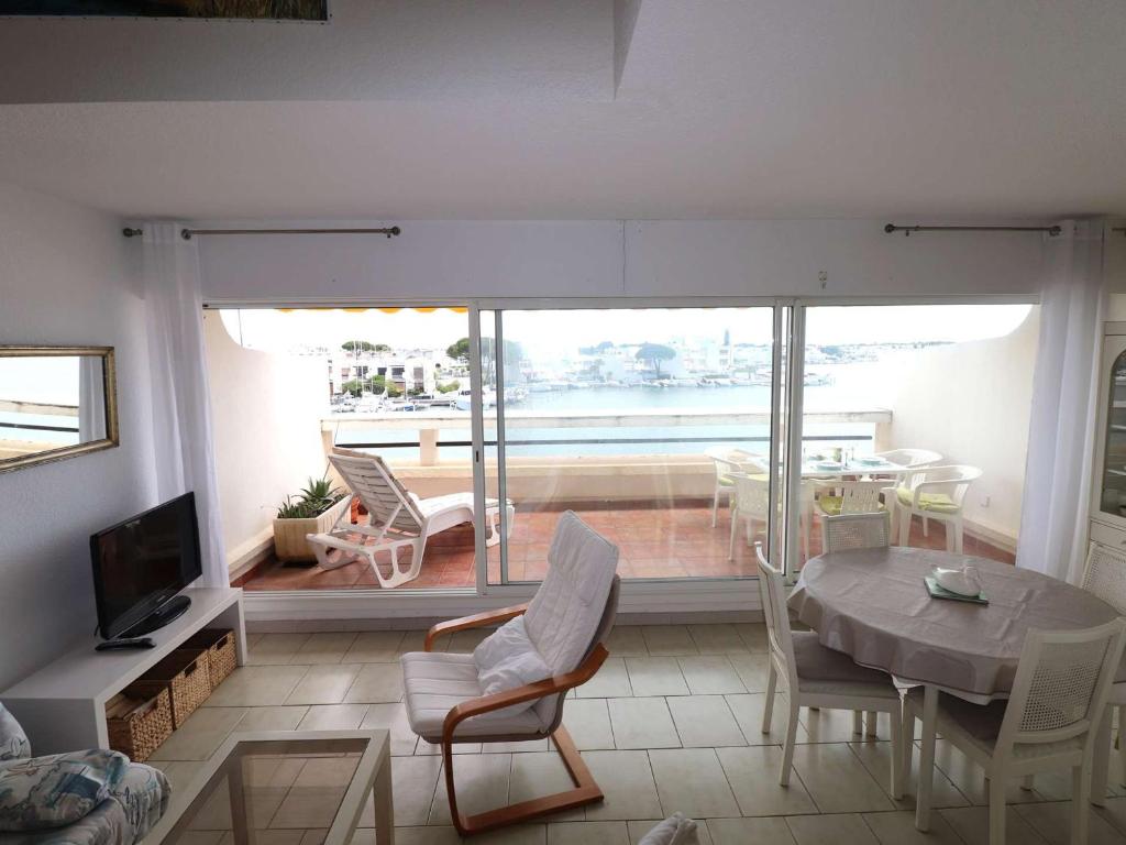 Marina 2 pièces avec terrasse et parking, animaux admis, proche plage - FR-1-307-260 - 3