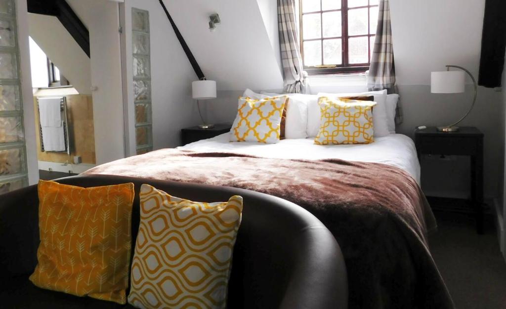 Large Quiet Studio With Outside-seating & Parking, Norwich