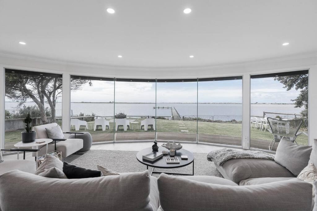 Pelicans Rest - Experience a Waterfront Beach Retreat, Pet Friendly, Hindmarsh Island
