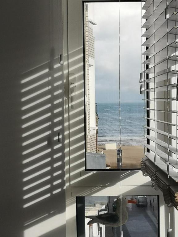 Vue mer, Luxueux T3 gar, La Noordzee votre porte, 2 6 etbb Ostende Centre, Ostende