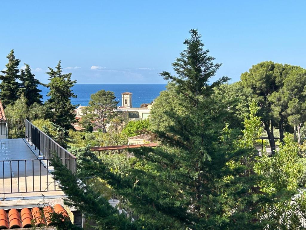 Cassis appartement vue mer balneo, Cassis