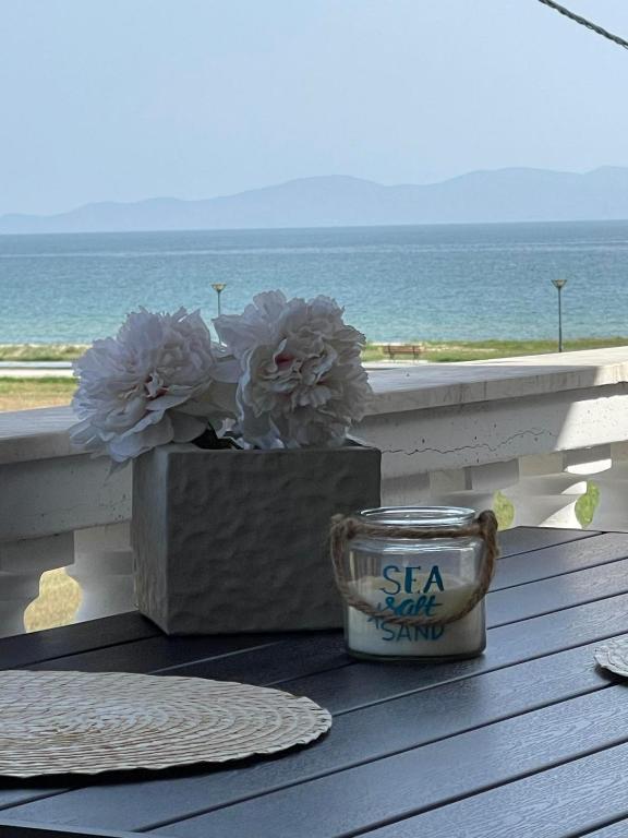 J&J Seaview Apartment, Ofrynio