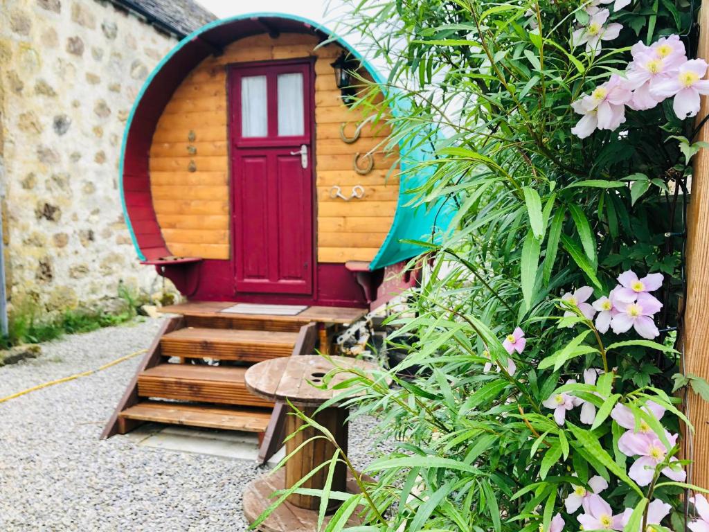 Bowtop Wagon at Lettoch Farm, Keith