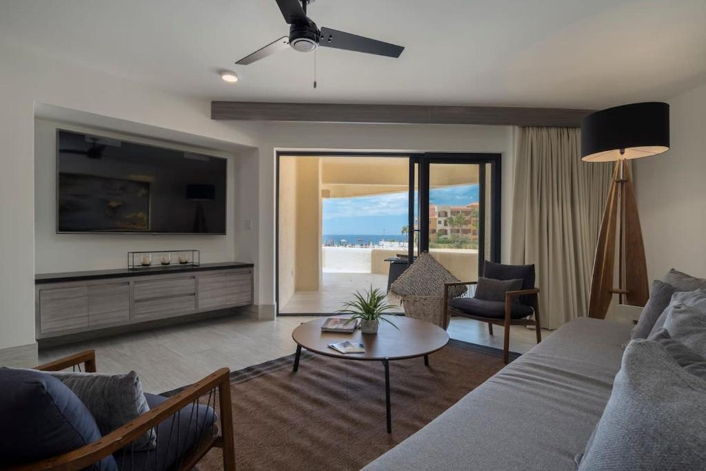Unit 150- Casa Kelly - OCEANFRONT Fully Renovated, Cabo San Lucas