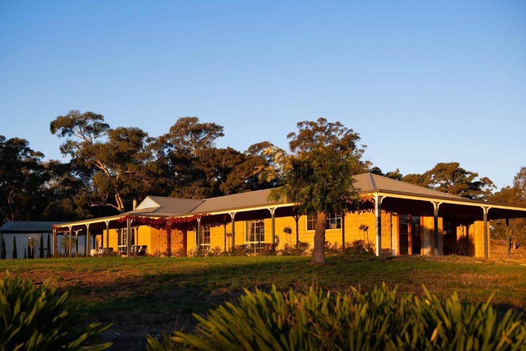 Sunset Retreat - 4 bedroom home with sunset views, Franklinford