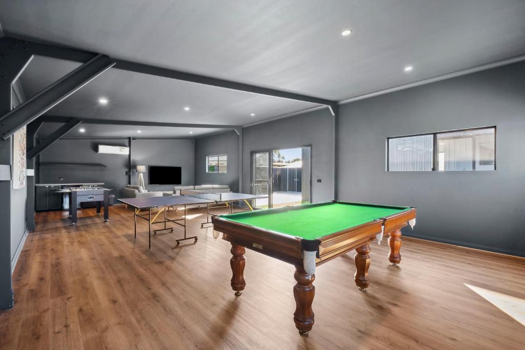 The Absolute Beach Escape For 21, Saint Leonards