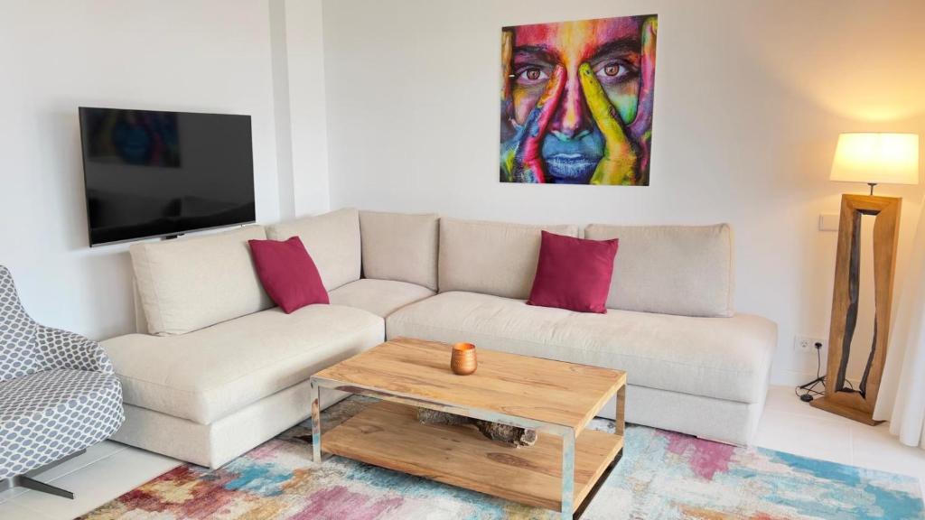 NEW SPACIOUS 4 BEDROOMS APARTMENT IN ESTEPONA 10 min walk to the BEACH - 4