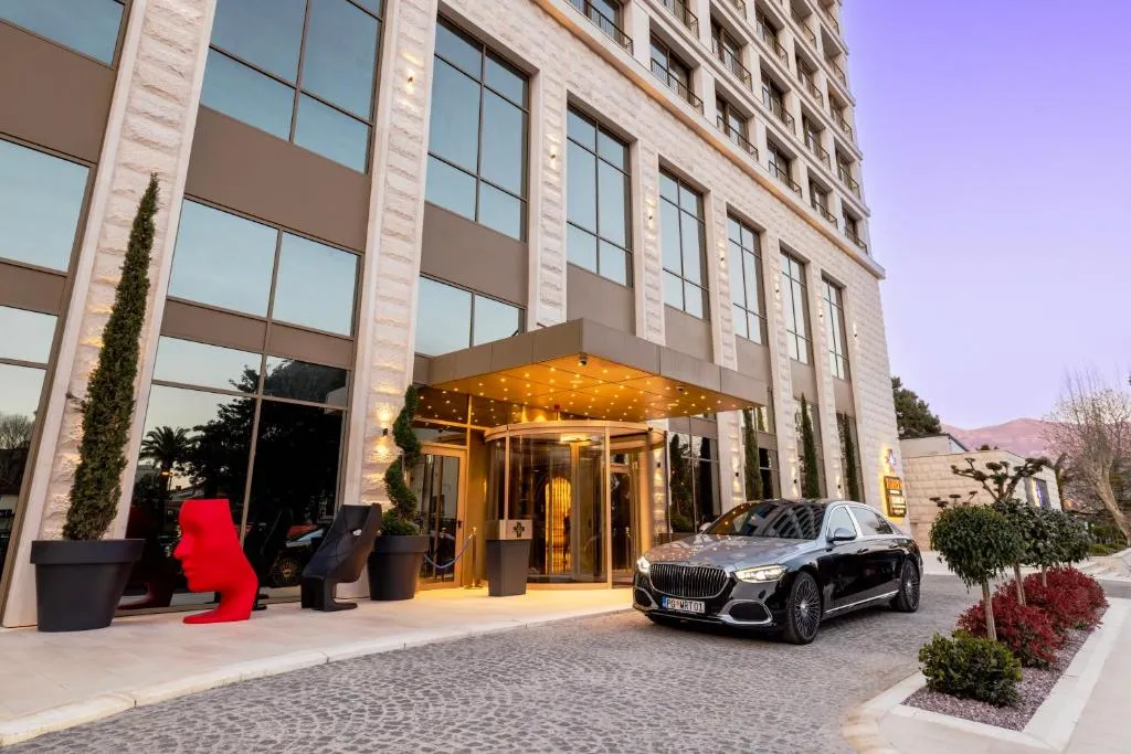 Merit Starlit Hotel & Residences，位于布德瓦的酒店