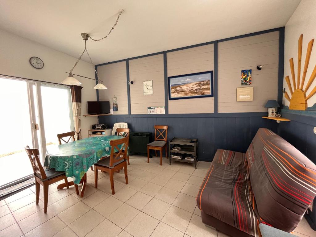 Maison avec cour, à 25m de la plage, proche centre et commerces - FR-1-197-573 - 1