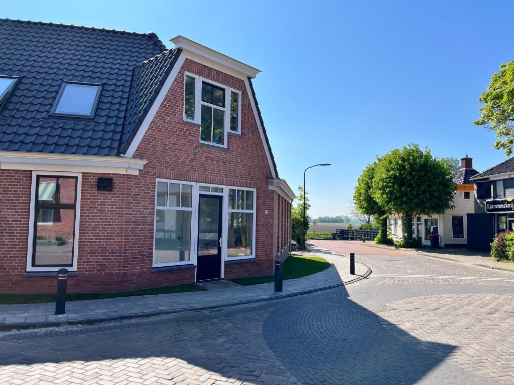 Red Cat in Bed, Eenrum