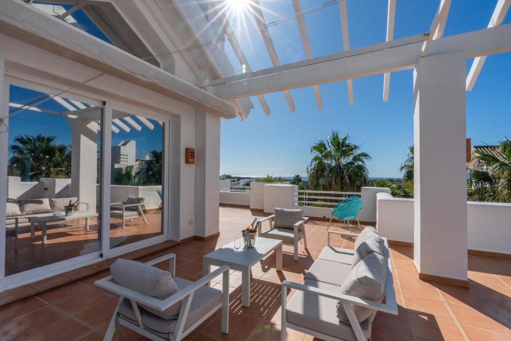 AL-321 Penthouse 3 bedrooms Alcazaba Lagoon - 2