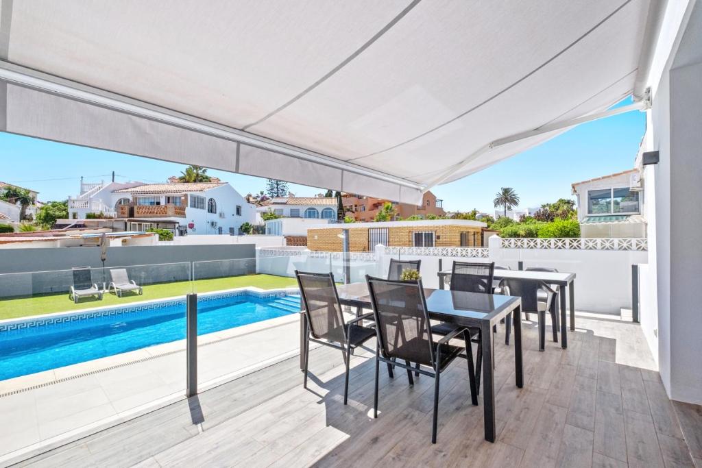 Amazing Villa in El Faro - 2