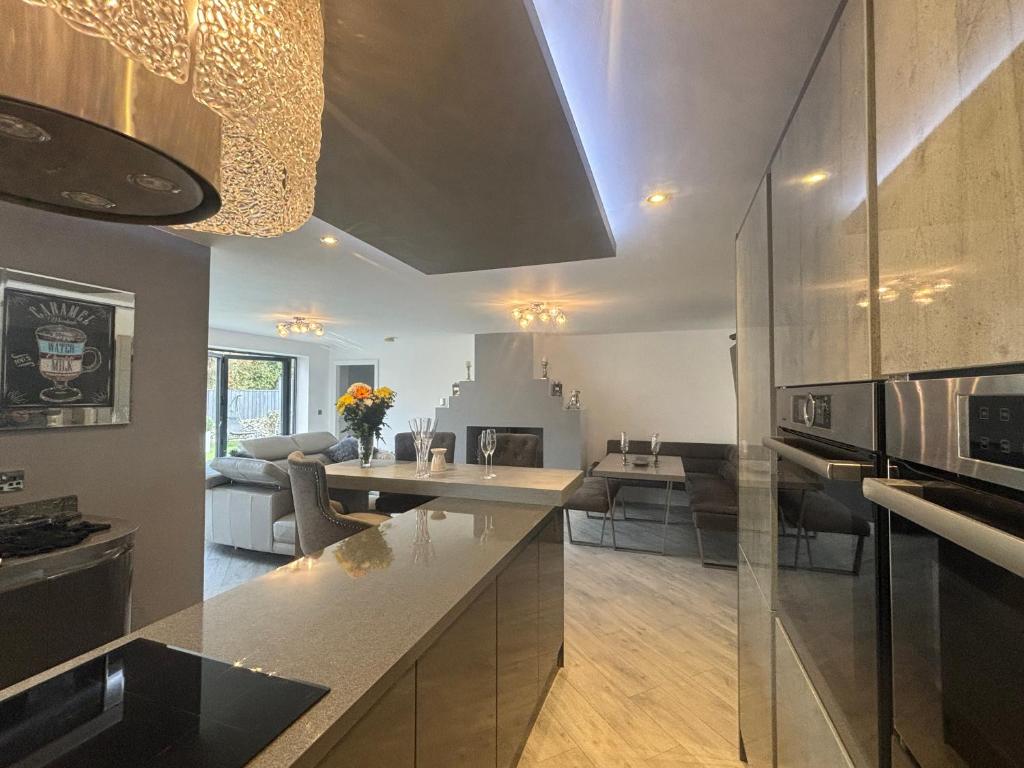 Casa feliz, Long Riston