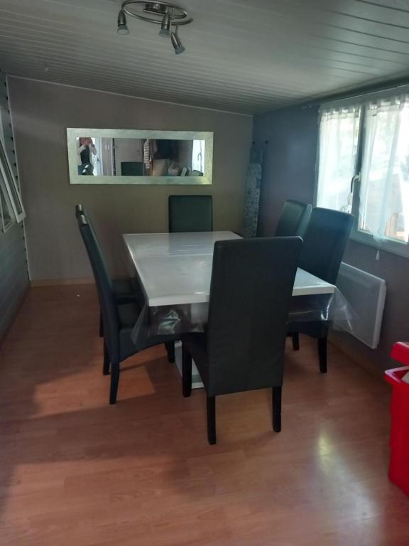 Mobil home tout confort - 4