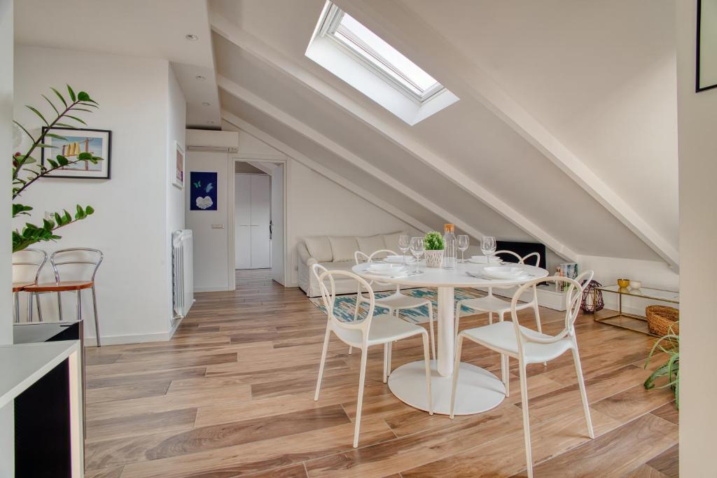 Just Urban Stays - Exclusive Duomo View Penthouse - 5 Min to M4 Dateo - 3