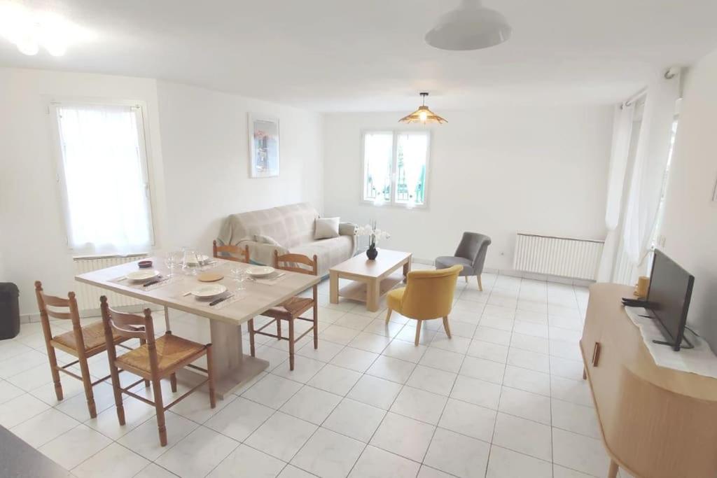 Appartement T3 classé trois étoiles au calme de plain-pied au centre Doussard avec vue sur montagne, lac Annecy à proximité - 4